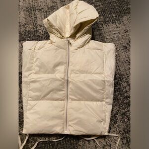 Keeliya cropped puffer vest, BEIGE, Size L, all other pics are style images, NWT